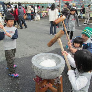 ～新年の餅つき大会のお知らせ～