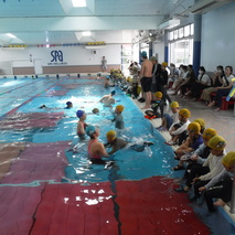 着衣水泳教室・検定会を行いました